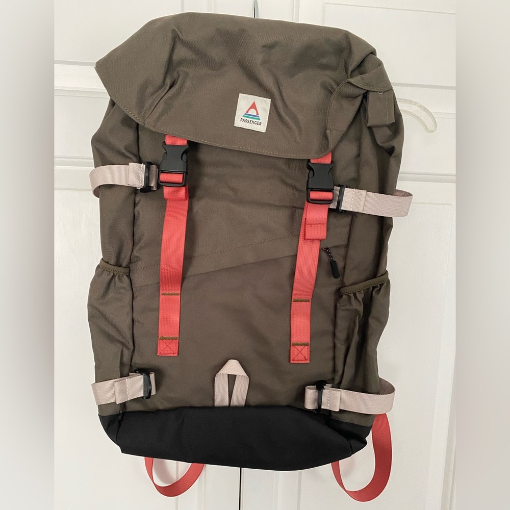 Passenger Boondocker Recycled 26L Backpack - Khaki - NWT